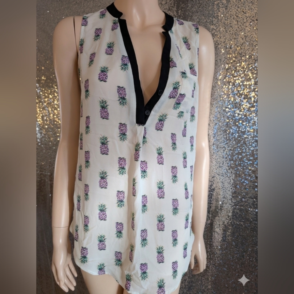 Kismet Pineapple Print Sleeveless Blouse - Small